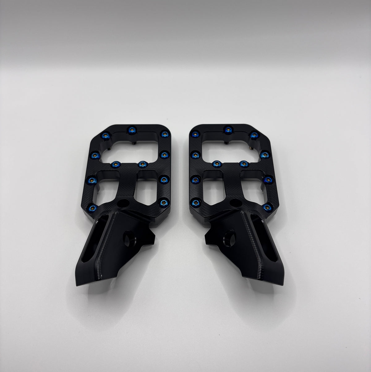 Ultra bee titanium pegs