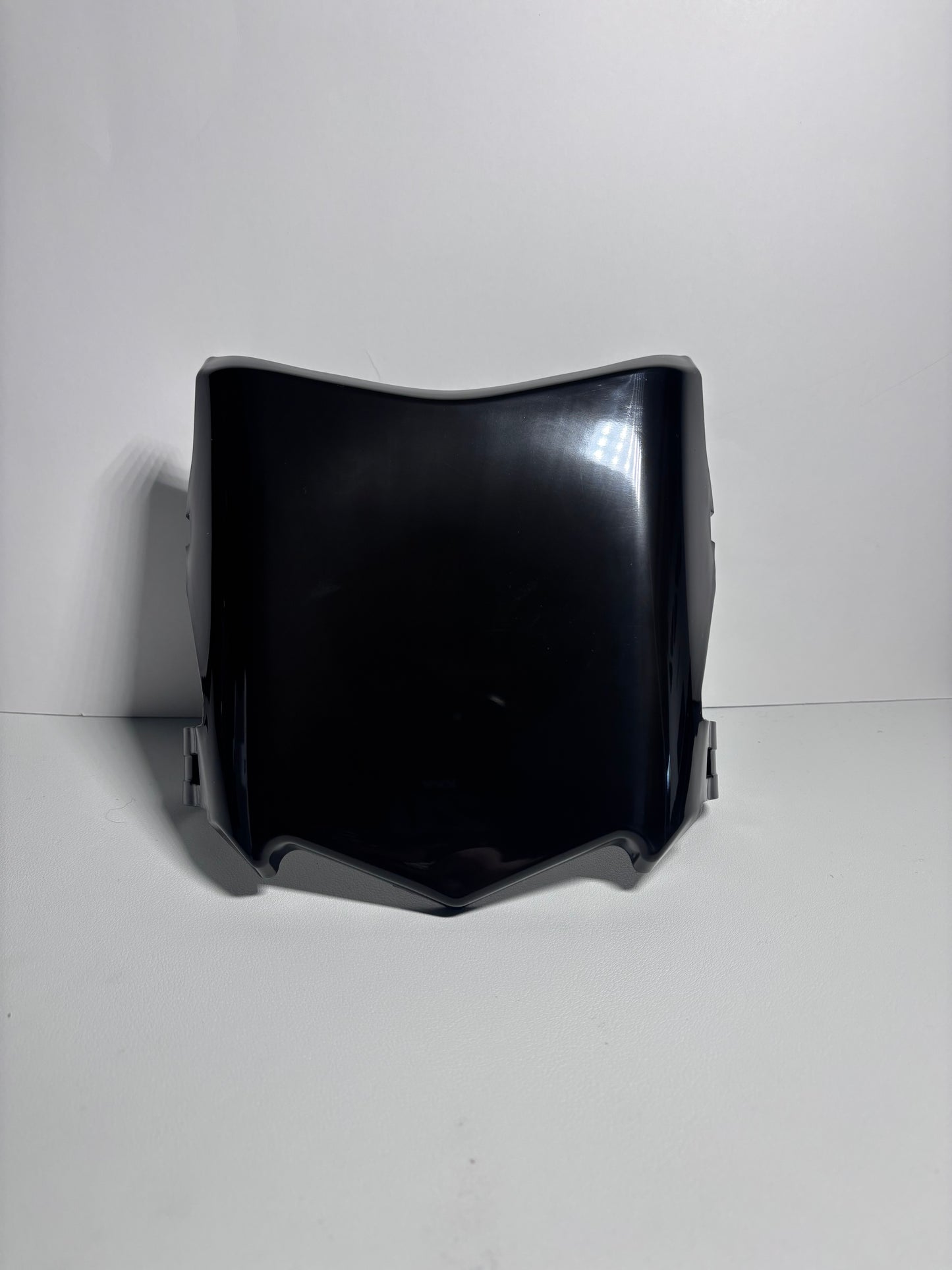Glossy moto cuts plate