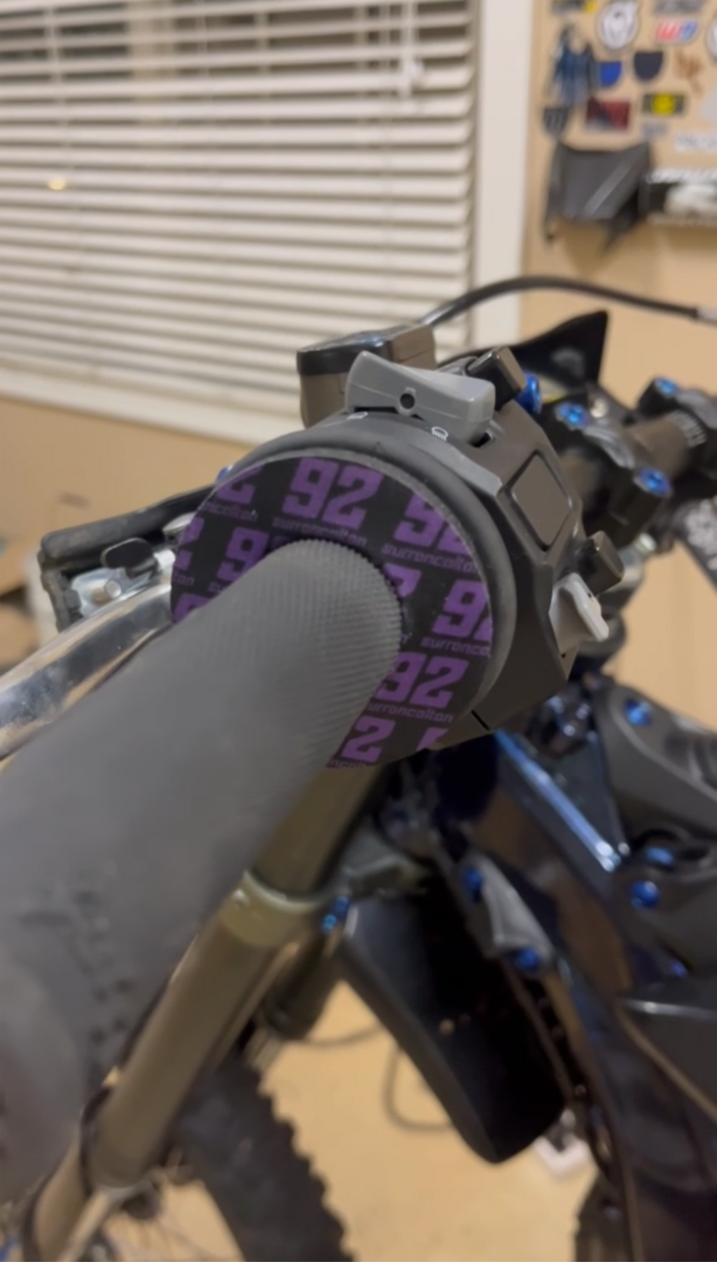 Customizable grip donuts